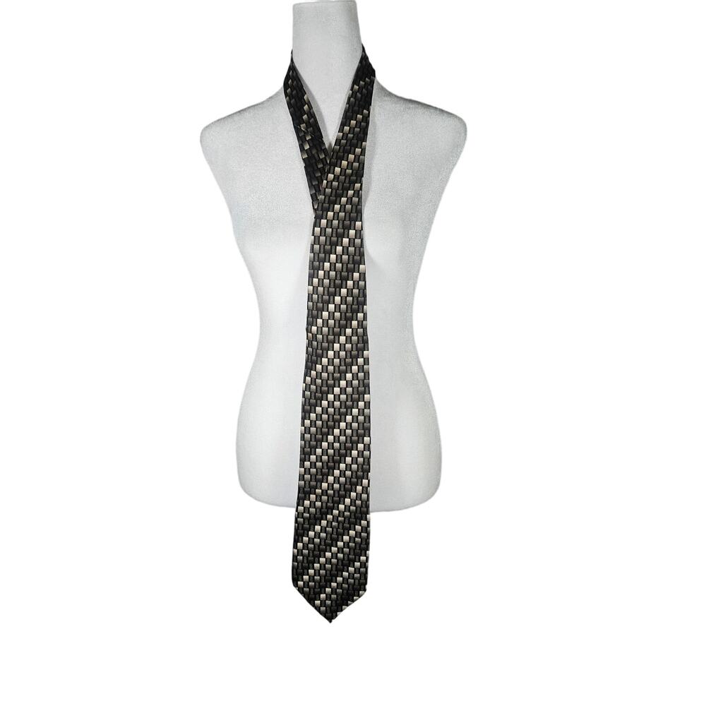 Mosaic Men's 100% Silk Tie Silver‎ Gray Black 62" Squares